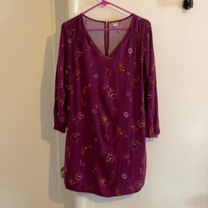 Super cute size small old navy shift dress! In great condition.